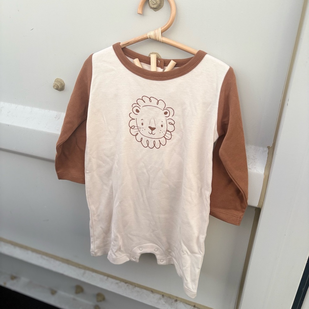 NWT Quincy Mae Cream and Brown Lion Long Sleeve Snap Shorts Romper One Piece